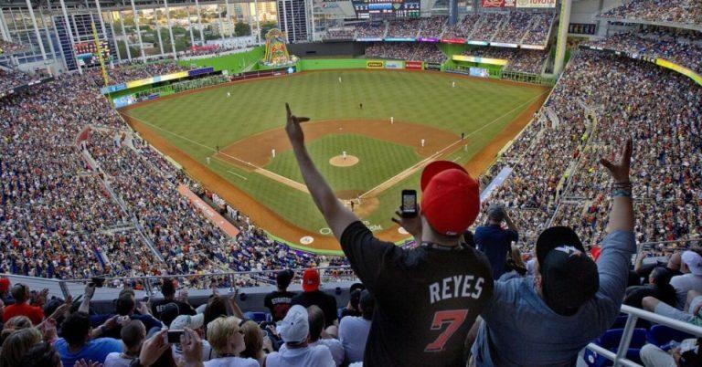 Miami: Miami Marlins Baseball Game Ticket at loandepot Park